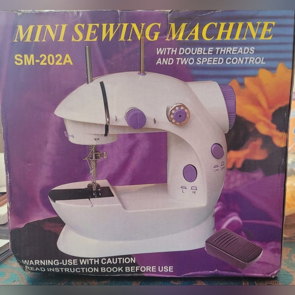 Mini Sewing Machine - Picture 8 of 8